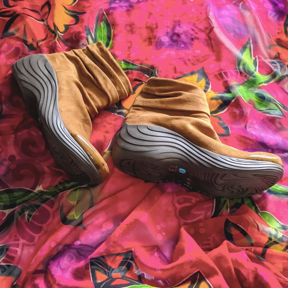 BZees ankle boots
